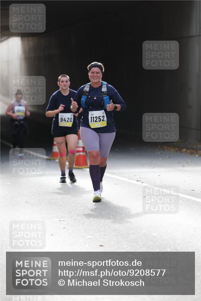 05.10.2025 - 20. swb-Marathon Bremen Michael Strokosch http://msf.ph/oto/9208577 05.10.2025 11:05:51 Laufen 9420, 11252 meine-sportfotos.de