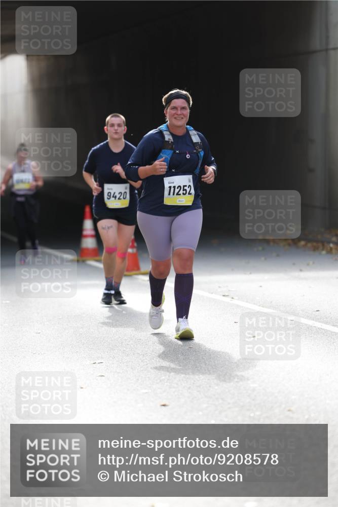 05.10.2025 - 20. swb-Marathon Bremen Michael Strokosch http://msf.ph/oto/9208578 05.10.2025 11:05:52 Laufen 9420, 11252 meine-sportfotos.de