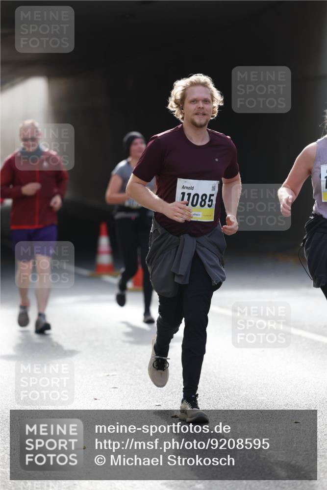 05.10.2025 - 20. swb-Marathon Bremen Michael Strokosch http://msf.ph/oto/9208595 05.10.2025 11:05:59 Laufen 11085 meine-sportfotos.de
