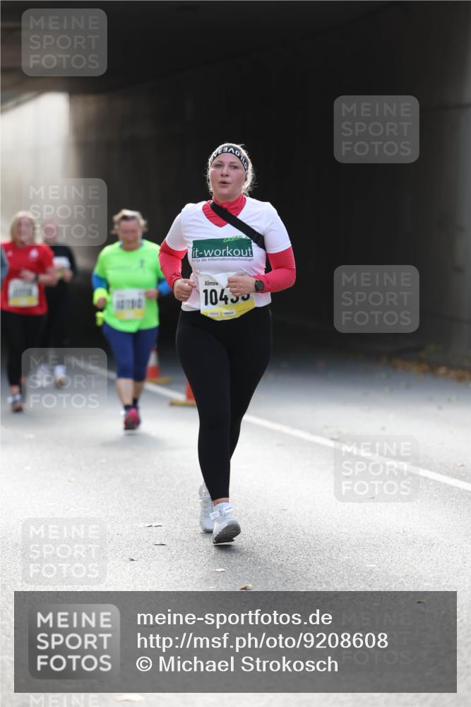 05.10.2025 - 20. swb-Marathon Bremen Michael Strokosch http://msf.ph/oto/9208608 05.10.2025 11:06:07 Laufen 10455 meine-sportfotos.de