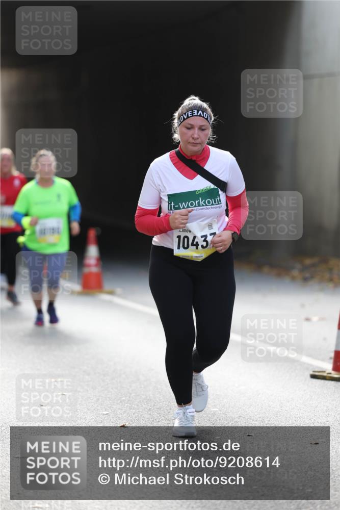 05.10.2025 - 20. swb-Marathon Bremen Michael Strokosch http://msf.ph/oto/9208614 05.10.2025 11:06:08 Laufen 10437, 02075 meine-sportfotos.de