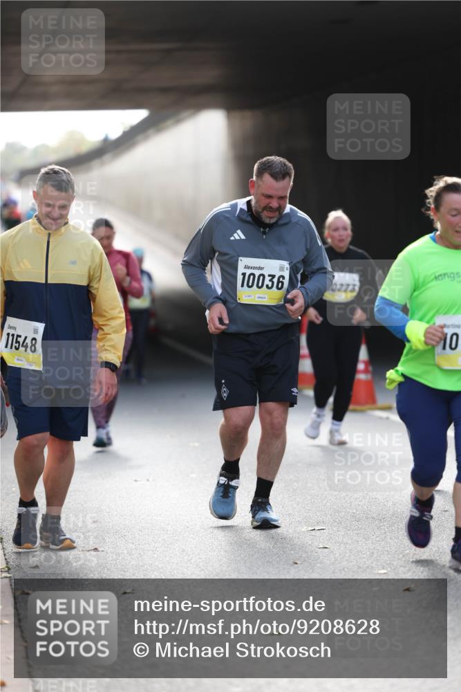 05.10.2025 - 20. swb-Marathon Bremen Michael Strokosch http://msf.ph/oto/9208628 05.10.2025 11:06:11 Laufen 11548, 10036, 0273, 01981, 10 meine-sportfotos.de