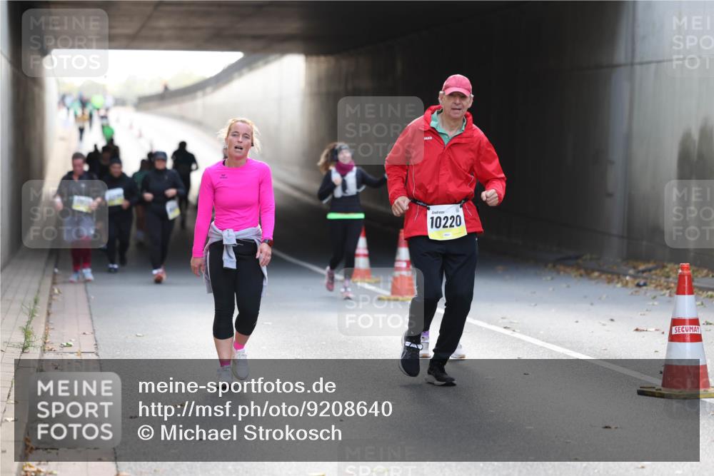 05.10.2025 - 20. swb-Marathon Bremen Michael Strokosch http://msf.ph/oto/9208640 05.10.2025 11:08:41 Laufen 10220 meine-sportfotos.de