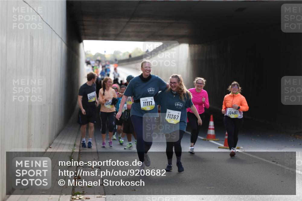 05.10.2025 - 20. swb-Marathon Bremen Michael Strokosch http://msf.ph/oto/9208682 05.10.2025 11:06:26 Laufen 10040, 1057, 705, 11117, 10491, 11367 meine-sportfotos.de