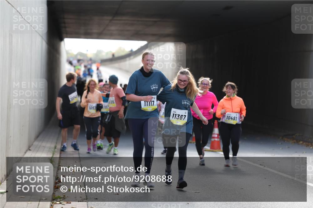 05.10.2025 - 20. swb-Marathon Bremen Michael Strokosch http://msf.ph/oto/9208688 05.10.2025 11:06:27 Laufen 1004, 16785, 1057, 707, 11117, 11367, 10491 meine-sportfotos.de