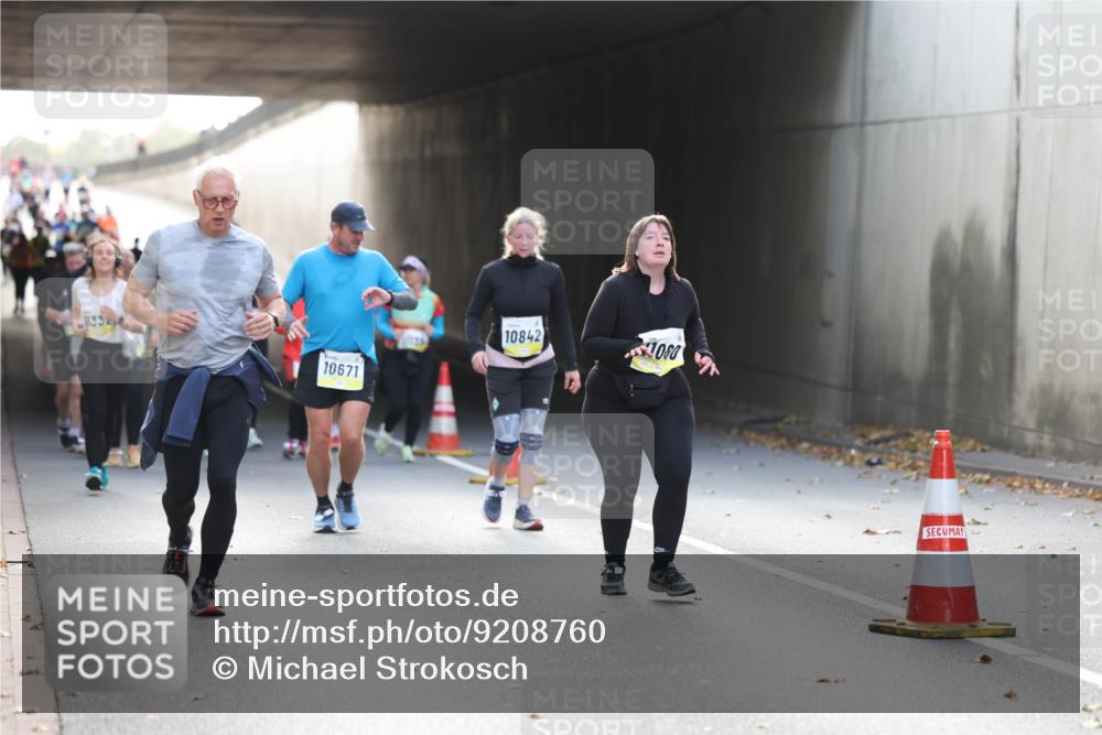 05.10.2025 - 20. swb-Marathon Bremen Michael Strokosch http://msf.ph/oto/9208760 05.10.2025 11:06:42 Laufen 11332, 10671, 10842, 080 meine-sportfotos.de