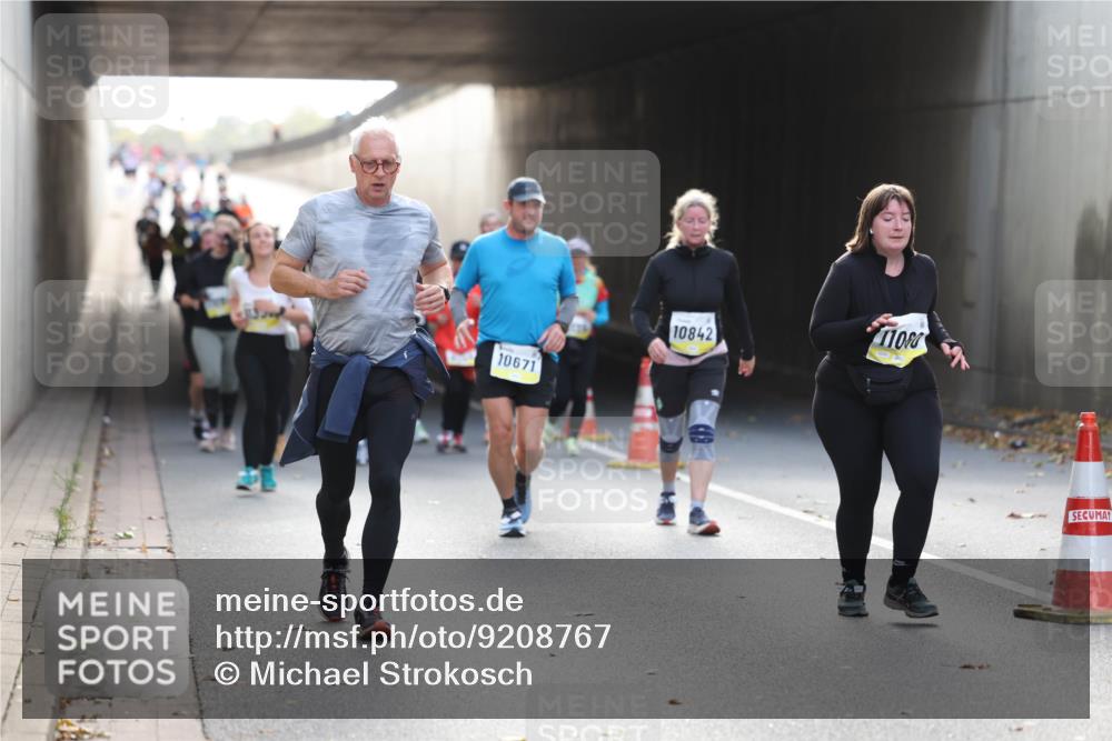 05.10.2025 - 20. swb-Marathon Bremen Michael Strokosch http://msf.ph/oto/9208767 05.10.2025 11:06:43 Laufen 10671, 10842, 1108 meine-sportfotos.de