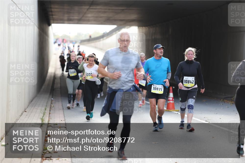 05.10.2025 - 20. swb-Marathon Bremen Michael Strokosch http://msf.ph/oto/9208772 05.10.2025 11:06:44 Laufen 11058, 19, 11332, 11541, 10671, 10842 meine-sportfotos.de