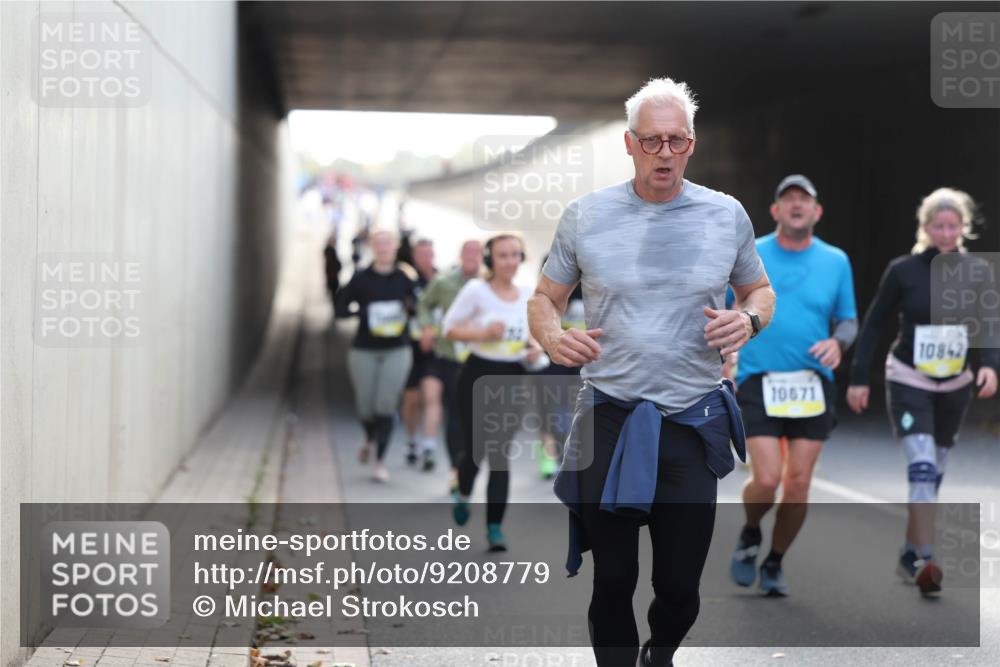 05.10.2025 - 20. swb-Marathon Bremen Michael Strokosch http://msf.ph/oto/9208779 05.10.2025 11:06:45 Laufen 10671, 10842 meine-sportfotos.de