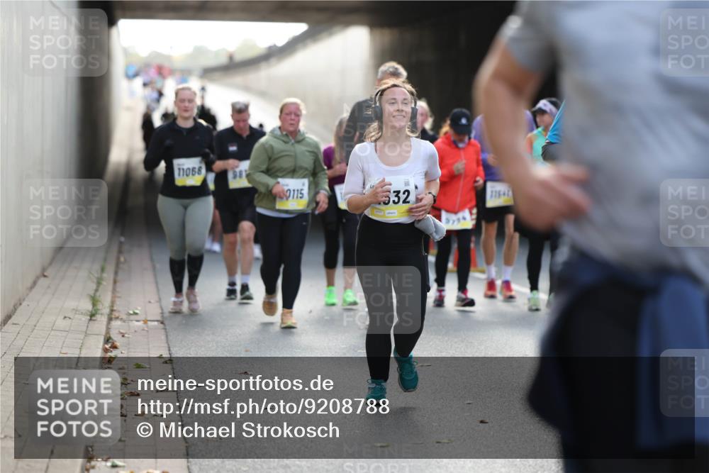 05.10.2025 - 20. swb-Marathon Bremen Michael Strokosch http://msf.ph/oto/9208788 05.10.2025 11:06:47 Laufen 11068, 115, 532 meine-sportfotos.de