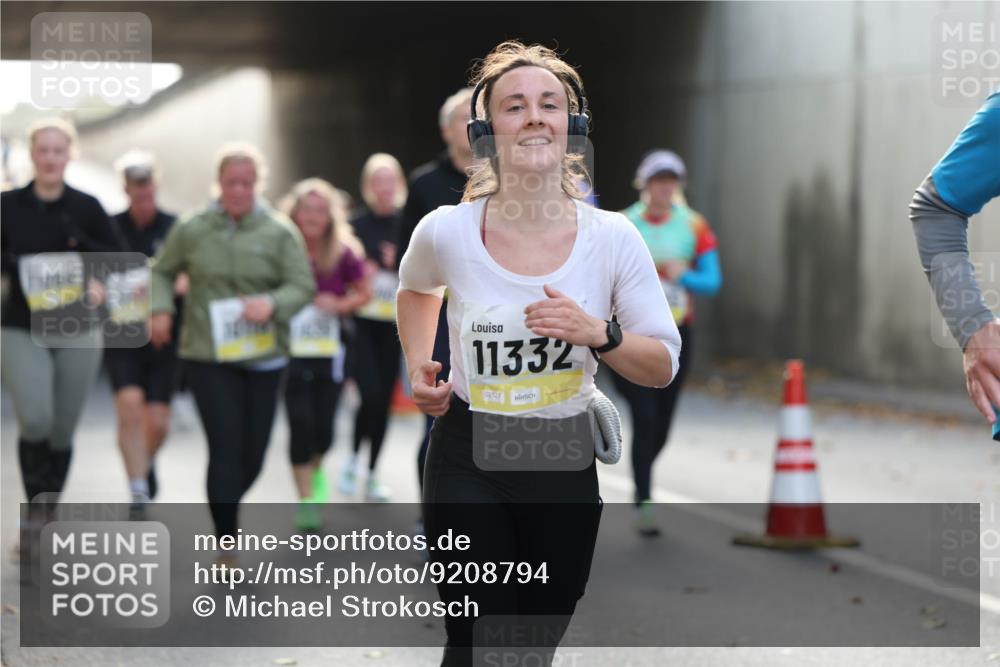 05.10.2025 - 20. swb-Marathon Bremen Michael Strokosch http://msf.ph/oto/9208794 05.10.2025 11:06:49 Laufen 11332, 02527 meine-sportfotos.de