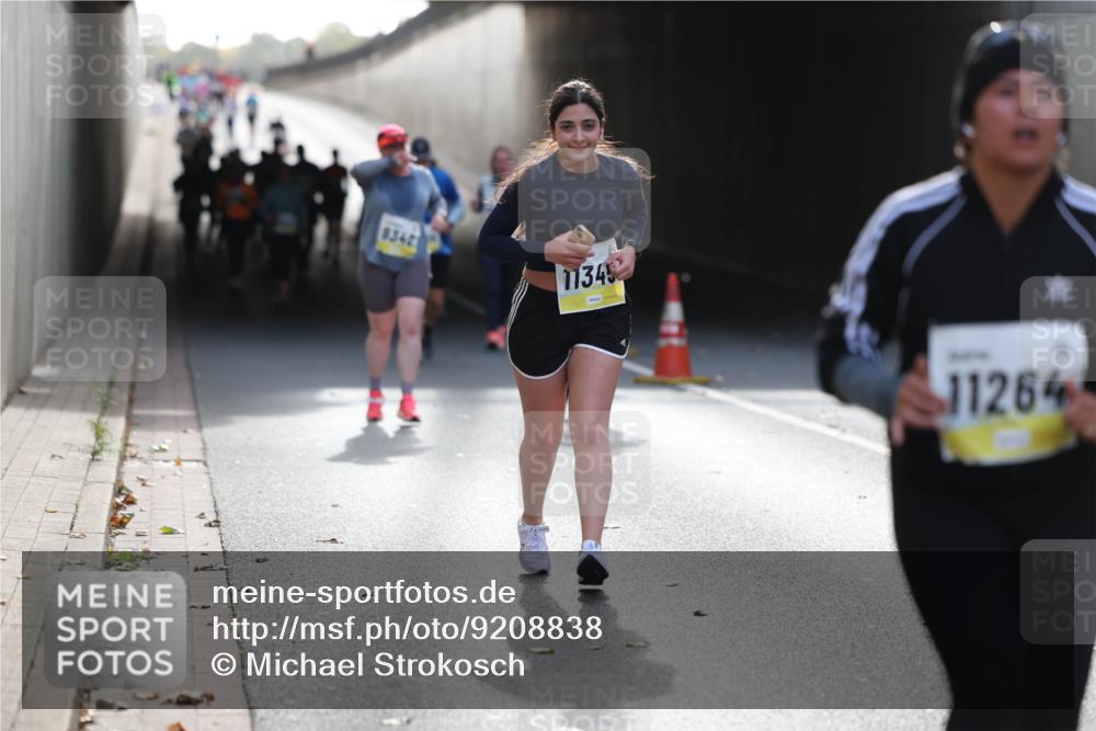 05.10.2025 - 20. swb-Marathon Bremen Michael Strokosch http://msf.ph/oto/9208838 05.10.2025 11:06:56 Laufen 8342, 11345, 11264 meine-sportfotos.de