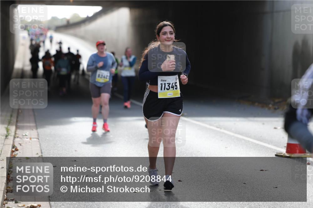 05.10.2025 - 20. swb-Marathon Bremen Michael Strokosch http://msf.ph/oto/9208844 05.10.2025 11:06:57 Laufen 8342, 6, 11345 meine-sportfotos.de