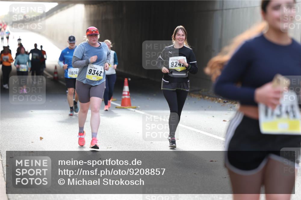 05.10.2025 - 20. swb-Marathon Bremen Michael Strokosch http://msf.ph/oto/9208857 05.10.2025 11:06:59 Laufen 11036, 9342, 9242, 17349 meine-sportfotos.de