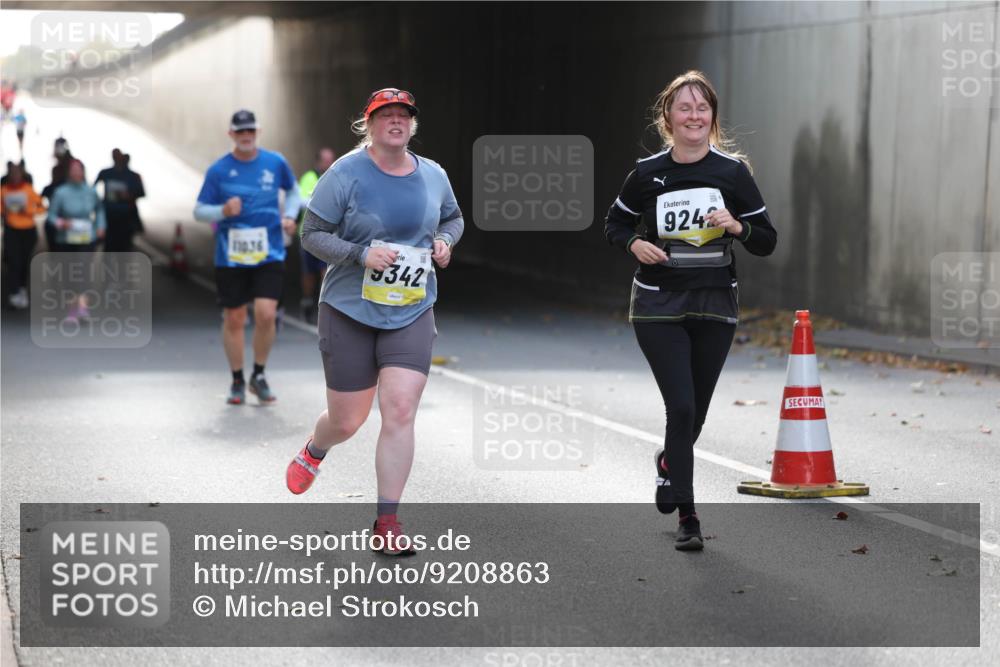05.10.2025 - 20. swb-Marathon Bremen Michael Strokosch http://msf.ph/oto/9208863 05.10.2025 11:07:00 Laufen 11036, 342, 9242 meine-sportfotos.de