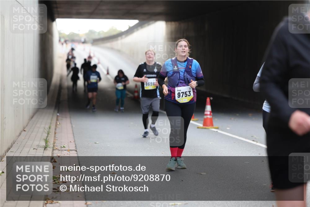 05.10.2025 - 20. swb-Marathon Bremen Michael Strokosch http://msf.ph/oto/9208870 05.10.2025 11:09:50 Laufen 9699, 9753 meine-sportfotos.de