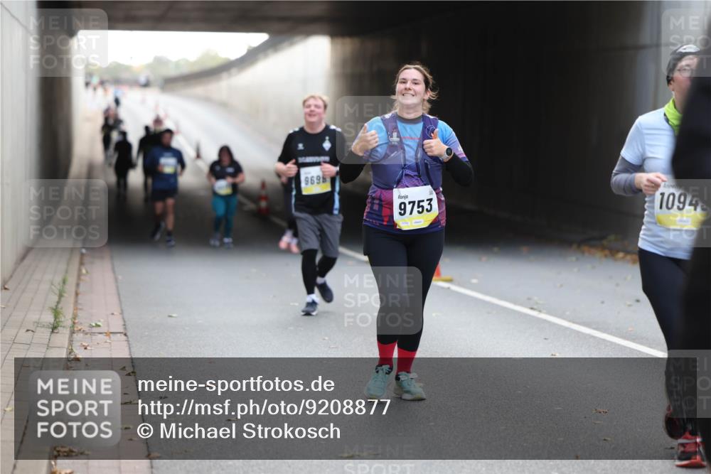 05.10.2025 - 20. swb-Marathon Bremen Michael Strokosch http://msf.ph/oto/9208877 05.10.2025 11:09:51 Laufen 9698, 9753, 1094 meine-sportfotos.de