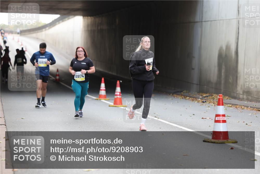 05.10.2025 - 20. swb-Marathon Bremen Michael Strokosch http://msf.ph/oto/9208903 05.10.2025 11:09:57 Laufen 10808, 10874 meine-sportfotos.de