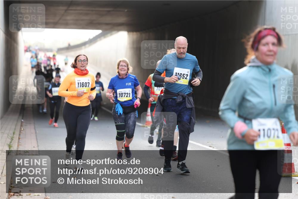 05.10.2025 - 20. swb-Marathon Bremen Michael Strokosch http://msf.ph/oto/9208904 05.10.2025 11:07:12 Laufen 11607, 10721, 11652, 1071 meine-sportfotos.de