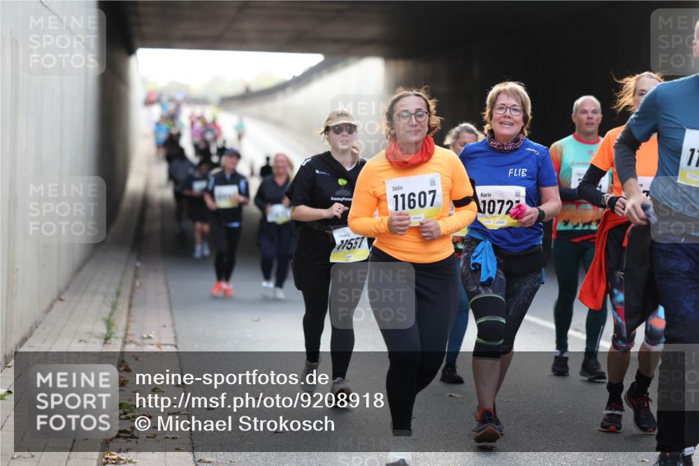05.10.2025 - 20. swb-Marathon Bremen Michael Strokosch http://msf.ph/oto/9208918 05.10.2025 11:07:14 Laufen 11607, 1072, 01887, 17, 11551 meine-sportfotos.de