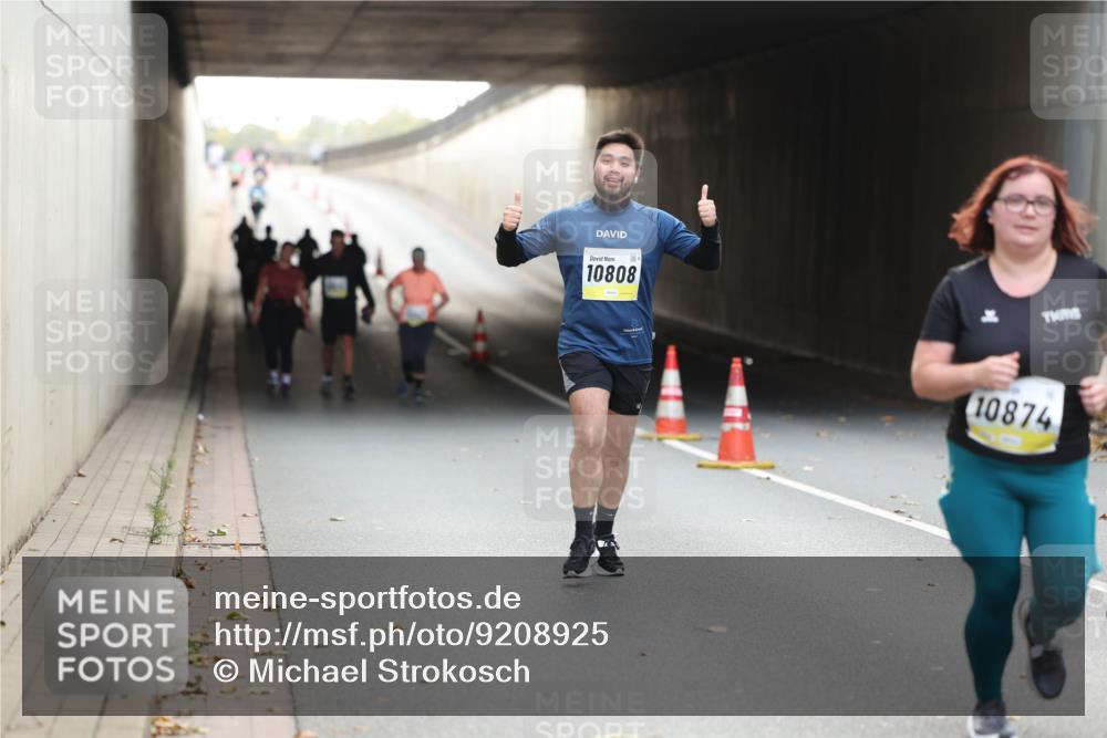 05.10.2025 - 20. swb-Marathon Bremen Michael Strokosch http://msf.ph/oto/9208925 05.10.2025 11:10:01 Laufen 200, 10808, 10874 meine-sportfotos.de