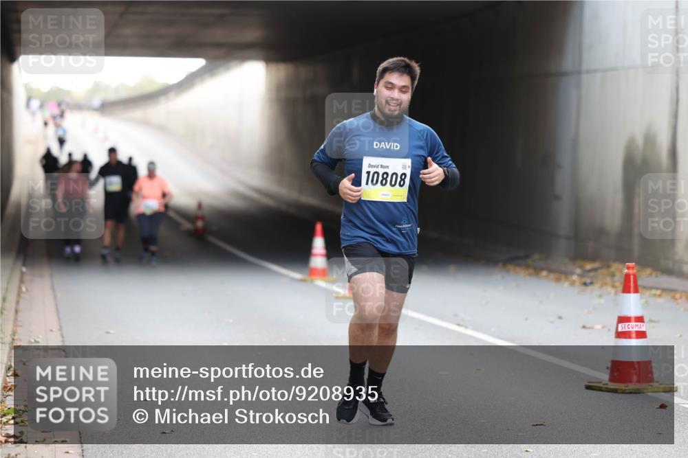 05.10.2025 - 20. swb-Marathon Bremen Michael Strokosch http://msf.ph/oto/9208935 05.10.2025 11:10:02 Laufen 10808 meine-sportfotos.de