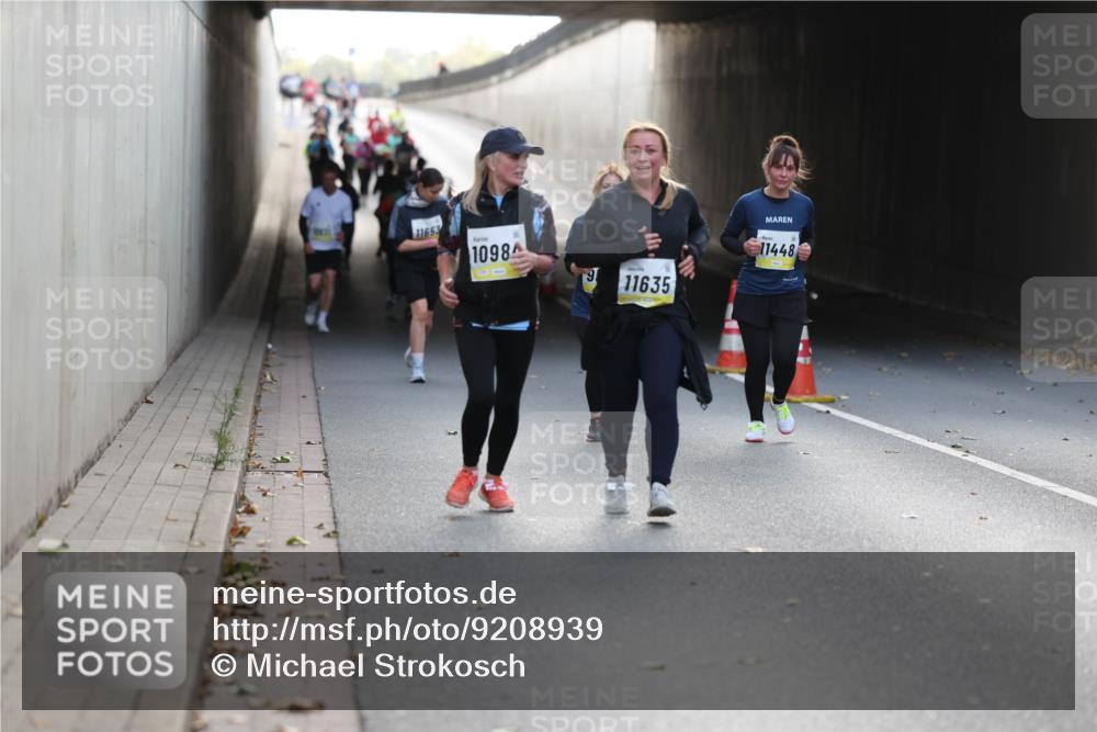 05.10.2025 - 20. swb-Marathon Bremen Michael Strokosch http://msf.ph/oto/9208939 05.10.2025 11:07:18 Laufen 11653, 1098, 9, 11635, 11448 meine-sportfotos.de