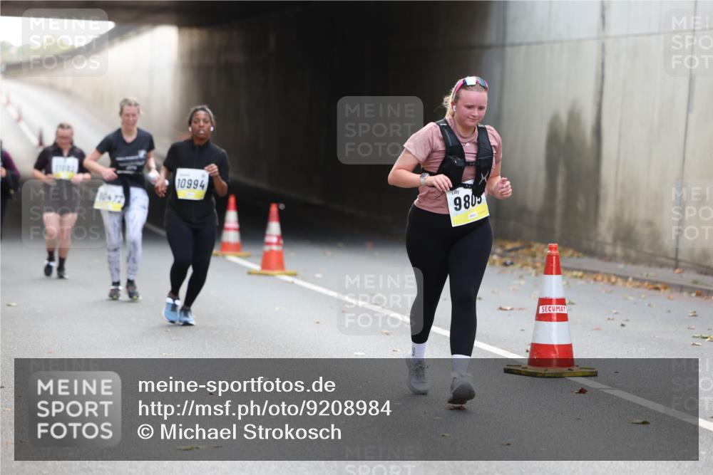 05.10.2025 - 20. swb-Marathon Bremen Michael Strokosch http://msf.ph/oto/9208984 05.10.2025 11:10:23 Laufen 104, 72, 10994, 9805 meine-sportfotos.de