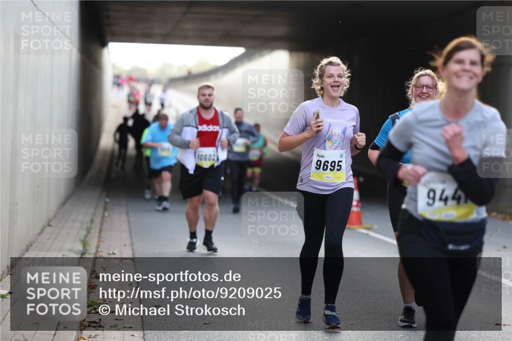 05.10.2025 - 20. swb-Marathon Bremen Michael Strokosch http://msf.ph/oto/9209025 05.10.2025 11:07:41 Laufen 10602, 9695, 944 meine-sportfotos.de
