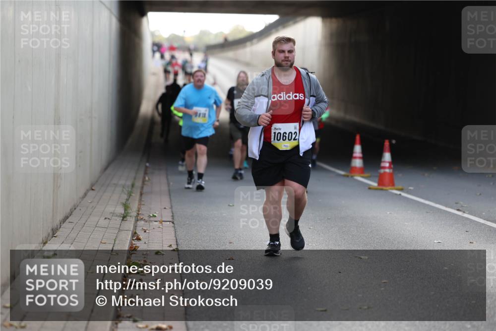 05.10.2025 - 20. swb-Marathon Bremen Michael Strokosch http://msf.ph/oto/9209039 05.10.2025 11:07:43 Laufen 10602 meine-sportfotos.de