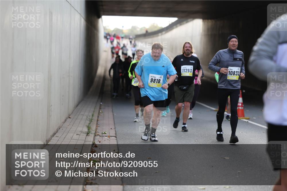 05.10.2025 - 20. swb-Marathon Bremen Michael Strokosch http://msf.ph/oto/9209055 05.10.2025 11:07:46 Laufen 1, 955, 9818, 11293, 10832 meine-sportfotos.de