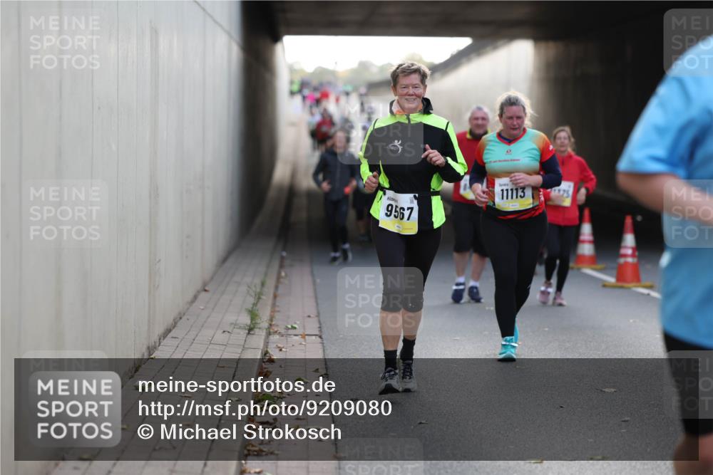 05.10.2025 - 20. swb-Marathon Bremen Michael Strokosch http://msf.ph/oto/9209080 05.10.2025 11:07:51 Laufen 9567, 11113, 9375 meine-sportfotos.de