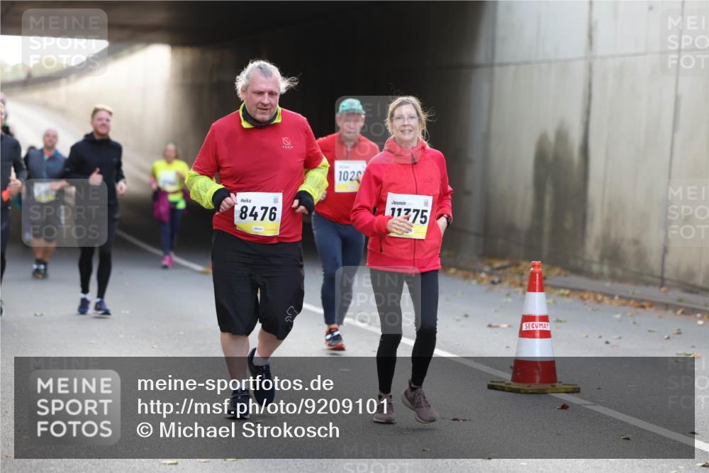 05.10.2025 - 20. swb-Marathon Bremen Michael Strokosch http://msf.ph/oto/9209101 05.10.2025 11:07:56 Laufen 8476, 102, 11375 meine-sportfotos.de