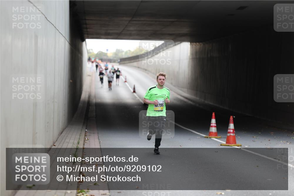 05.10.2025 - 20. swb-Marathon Bremen Michael Strokosch http://msf.ph/oto/9209102 05.10.2025 11:11:18 Laufen 10795 meine-sportfotos.de