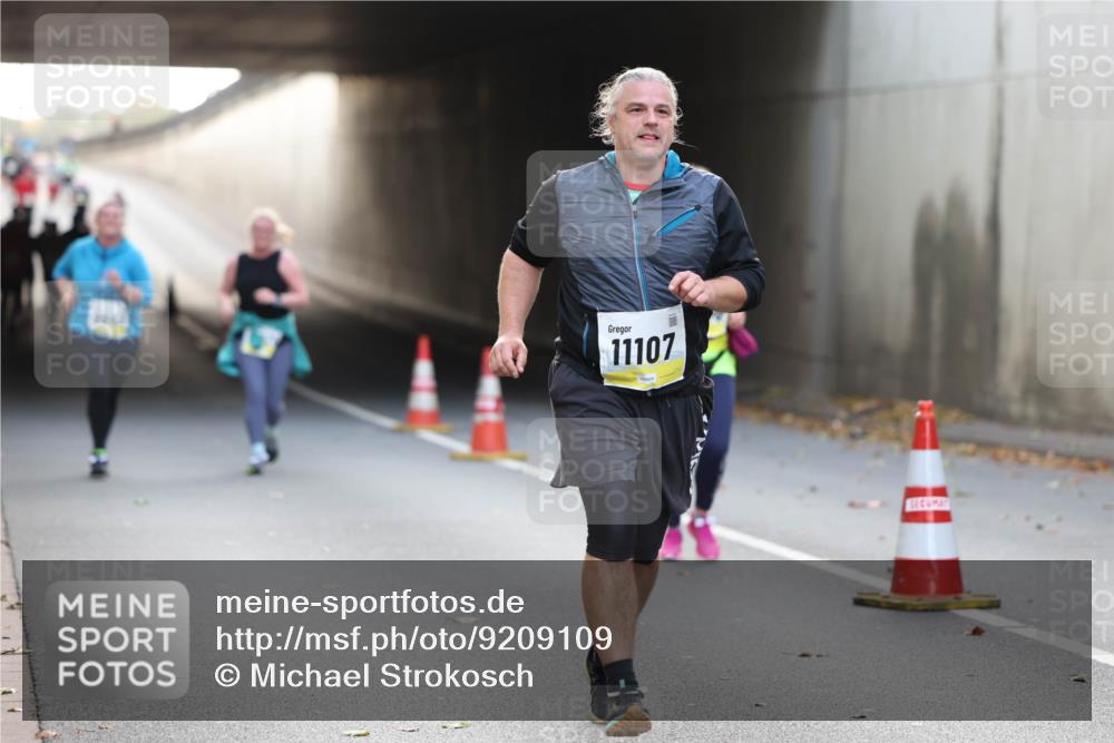 05.10.2025 - 20. swb-Marathon Bremen Michael Strokosch http://msf.ph/oto/9209109 05.10.2025 11:08:03 Laufen 1437, 11107 meine-sportfotos.de