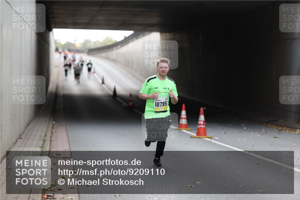 05.10.2025 - 20. swb-Marathon Bremen Michael Strokosch http://msf.ph/oto/9209110 05.10.2025 11:11:20 Laufen 2, 10795 meine-sportfotos.de