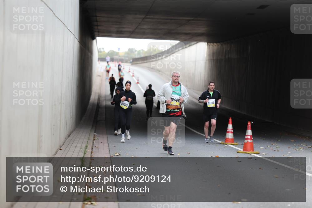 05.10.2025 - 20. swb-Marathon Bremen Michael Strokosch http://msf.ph/oto/9209124 05.10.2025 11:11:45 Laufen 9705, 10488, 11109 meine-sportfotos.de