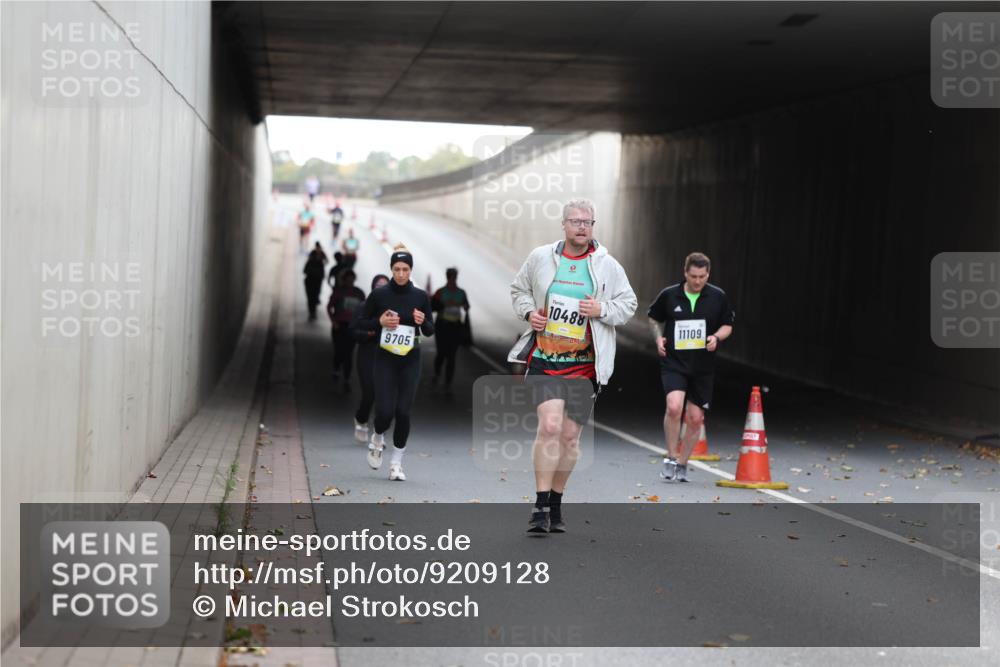 05.10.2025 - 20. swb-Marathon Bremen Michael Strokosch http://msf.ph/oto/9209128 05.10.2025 11:11:47 Laufen 9705, 10488, 11109 meine-sportfotos.de