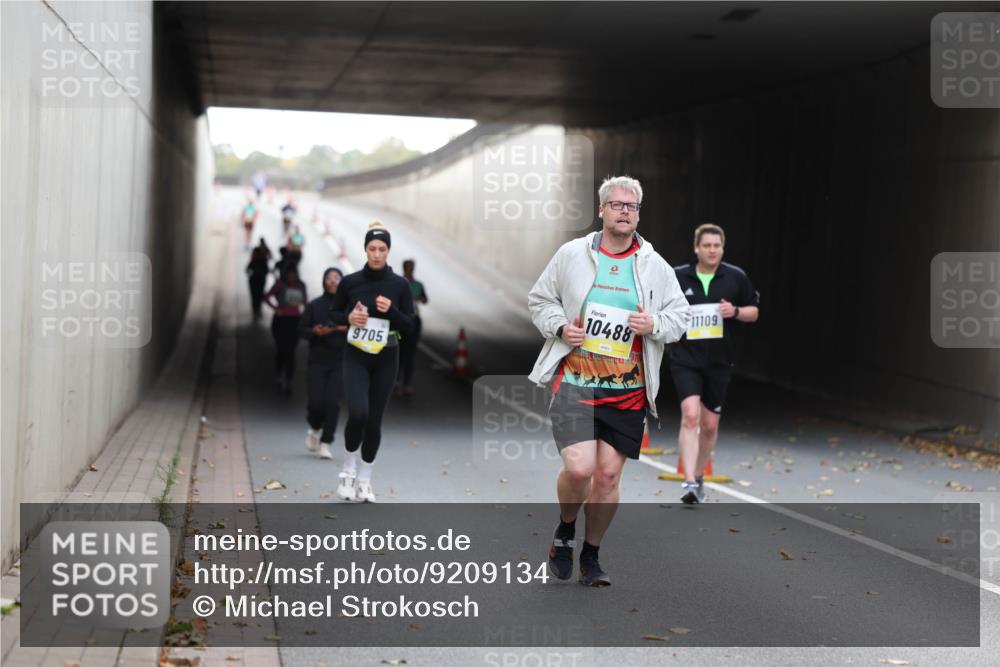 05.10.2025 - 20. swb-Marathon Bremen Michael Strokosch http://msf.ph/oto/9209134 05.10.2025 11:11:48 Laufen 9705, 10488, 11109 meine-sportfotos.de