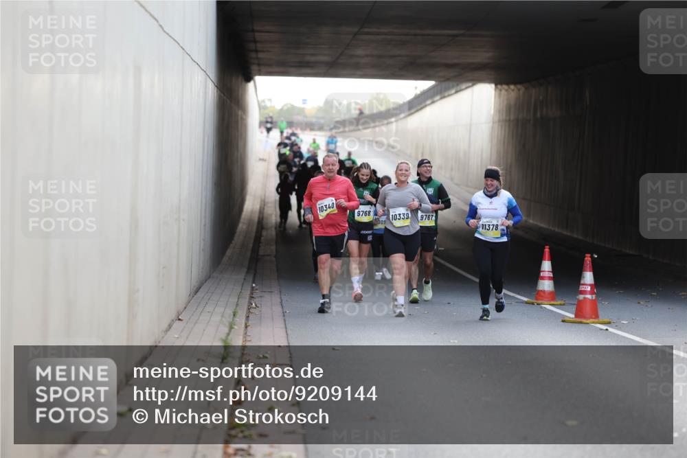 05.10.2025 - 20. swb-Marathon Bremen Michael Strokosch http://msf.ph/oto/9209144 05.10.2025 11:08:18 Laufen 10340, 9768, 09, 10339, 9767, 11378 meine-sportfotos.de