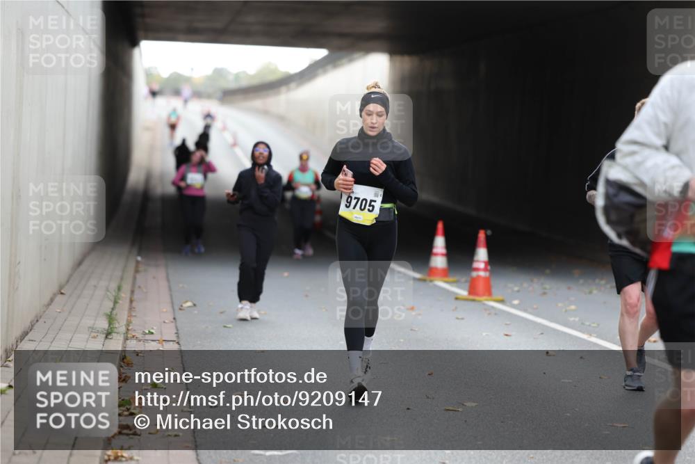 05.10.2025 - 20. swb-Marathon Bremen Michael Strokosch http://msf.ph/oto/9209147 05.10.2025 11:11:51 Laufen 9705 meine-sportfotos.de