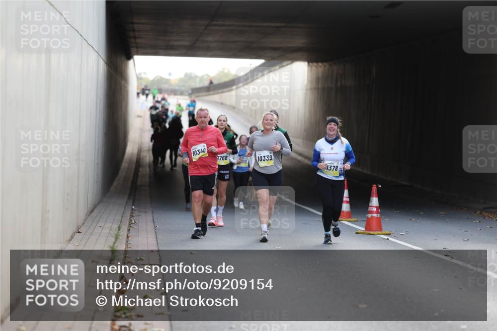 05.10.2025 - 20. swb-Marathon Bremen Michael Strokosch http://msf.ph/oto/9209154 05.10.2025 11:08:20 Laufen 10340, 9768, 10339, 1378 meine-sportfotos.de