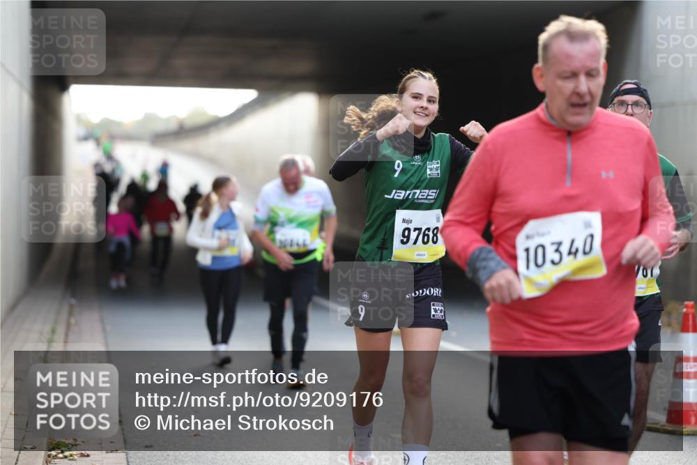 05.10.2025 - 20. swb-Marathon Bremen Michael Strokosch http://msf.ph/oto/9209176 05.10.2025 11:08:28 Laufen 9, 9768, 10340, 9 meine-sportfotos.de