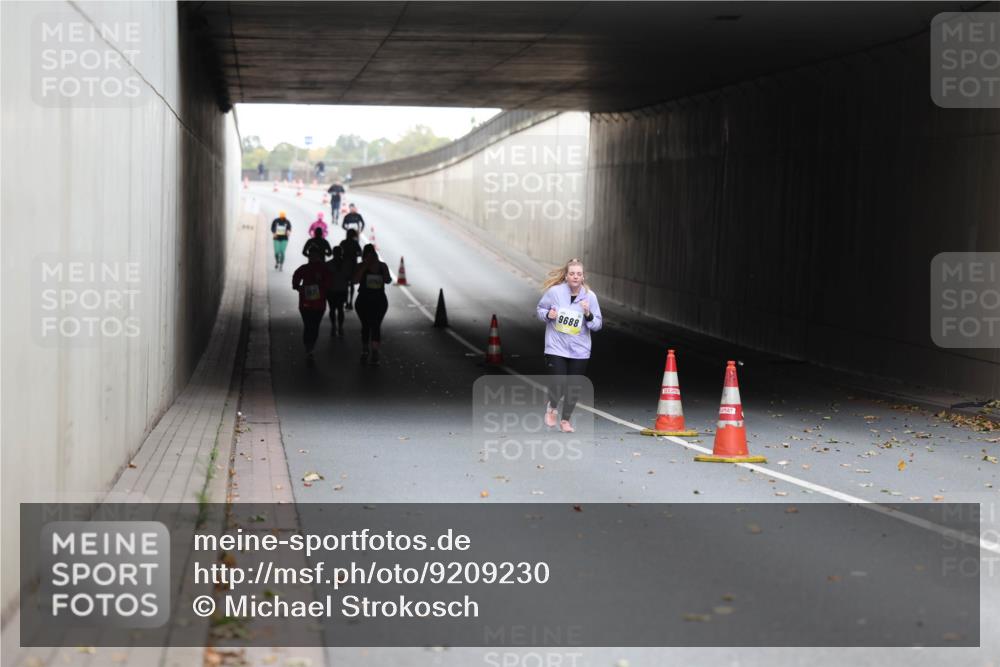 05.10.2025 - 20. swb-Marathon Bremen Michael Strokosch http://msf.ph/oto/9209230 05.10.2025 11:12:50 Laufen 9688 meine-sportfotos.de