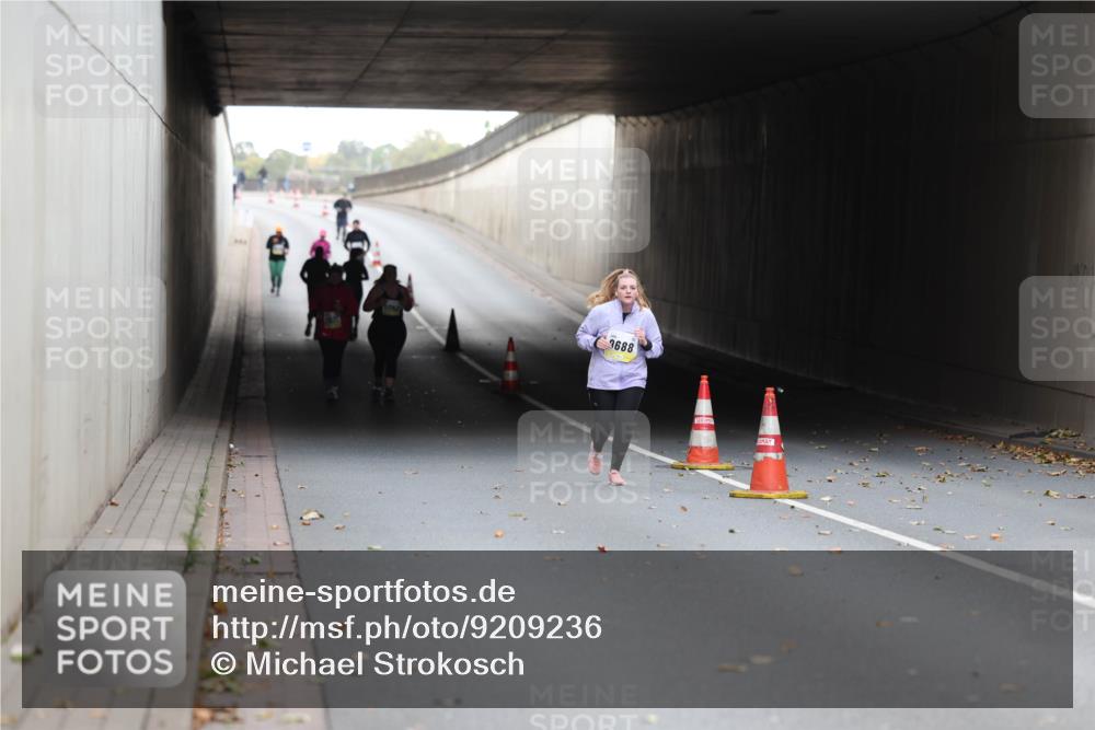 05.10.2025 - 20. swb-Marathon Bremen Michael Strokosch http://msf.ph/oto/9209236 05.10.2025 11:12:52 Laufen 3688 meine-sportfotos.de
