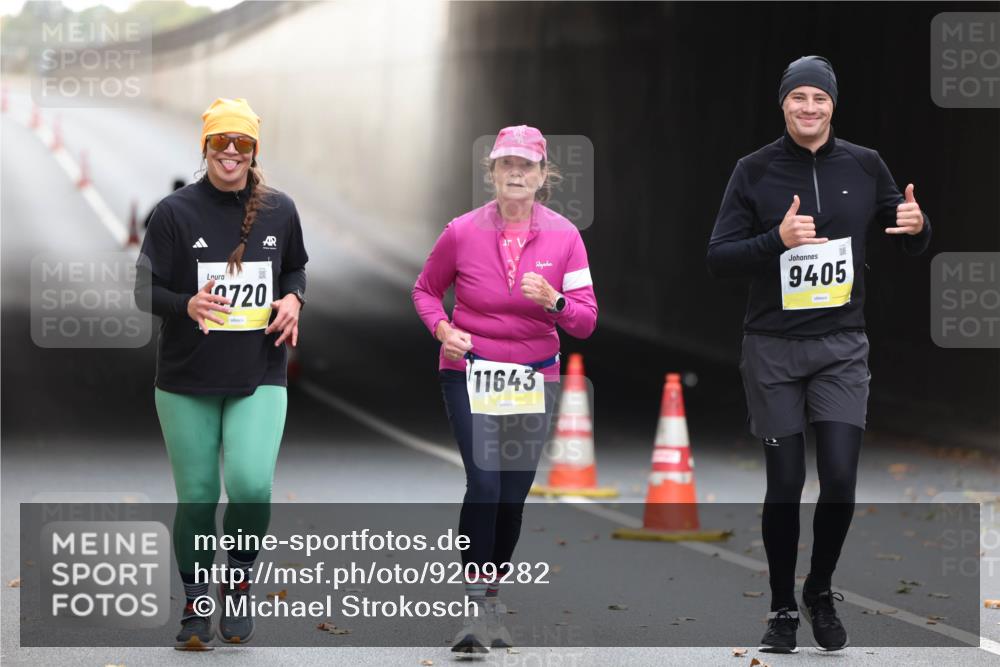 05.10.2025 - 20. swb-Marathon Bremen Michael Strokosch http://msf.ph/oto/9209282 05.10.2025 11:13:25 Laufen 9405, 720, 11643 meine-sportfotos.de