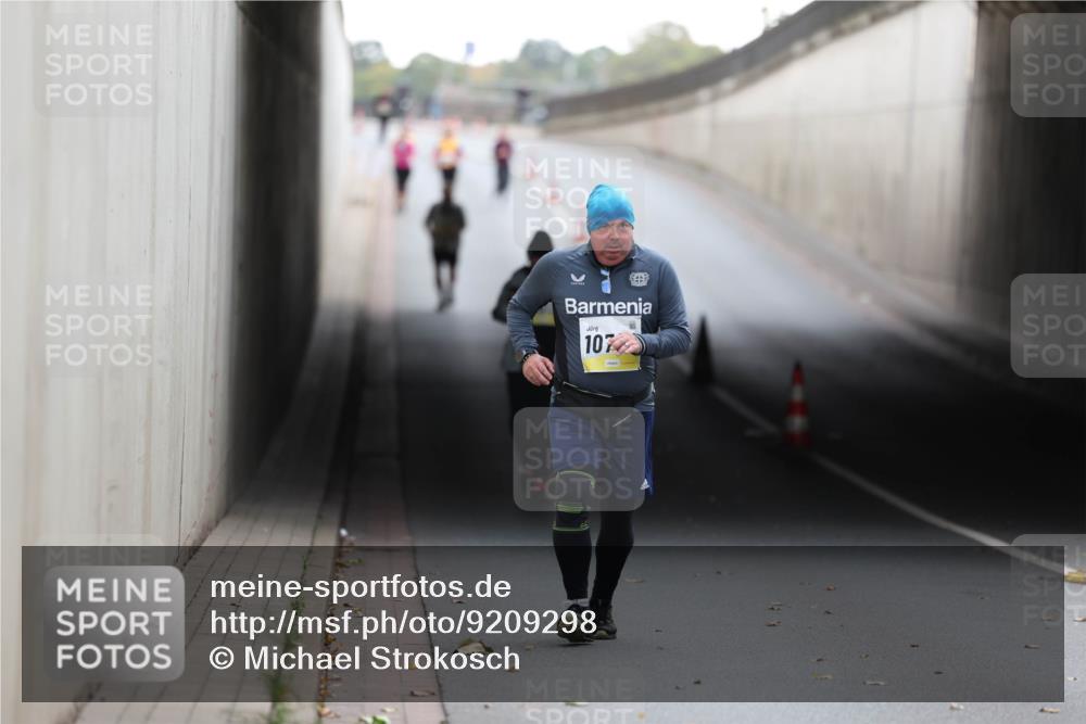 05.10.2025 - 20. swb-Marathon Bremen Michael Strokosch http://msf.ph/oto/9209298 05.10.2025 11:14:16 Laufen 1074 meine-sportfotos.de