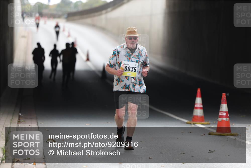 05.10.2025 - 20. swb-Marathon Bremen Michael Strokosch http://msf.ph/oto/9209316 05.10.2025 11:14:46 Laufen 0035 meine-sportfotos.de