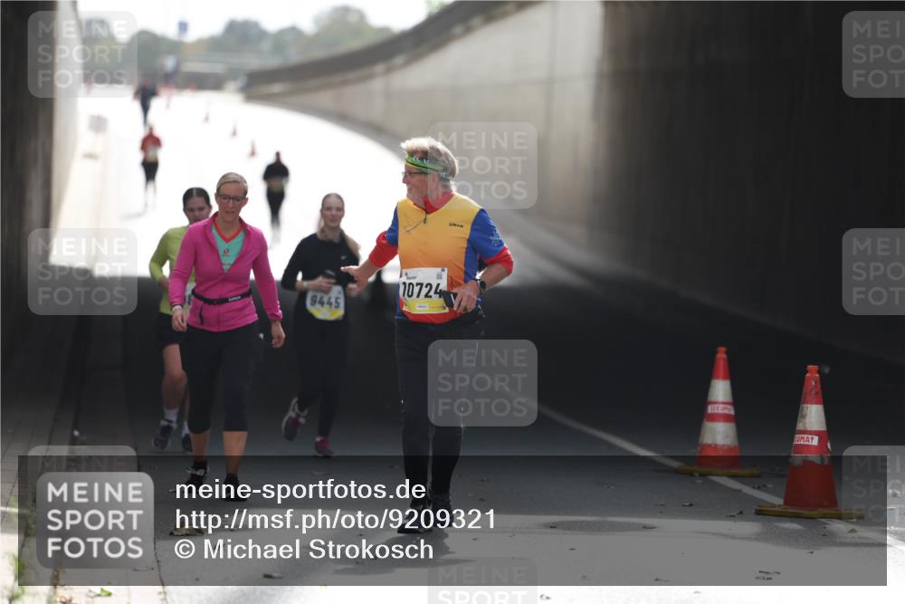 05.10.2025 - 20. swb-Marathon Bremen Michael Strokosch http://msf.ph/oto/9209321 05.10.2025 11:15:01 Laufen 9445, 10724 meine-sportfotos.de
