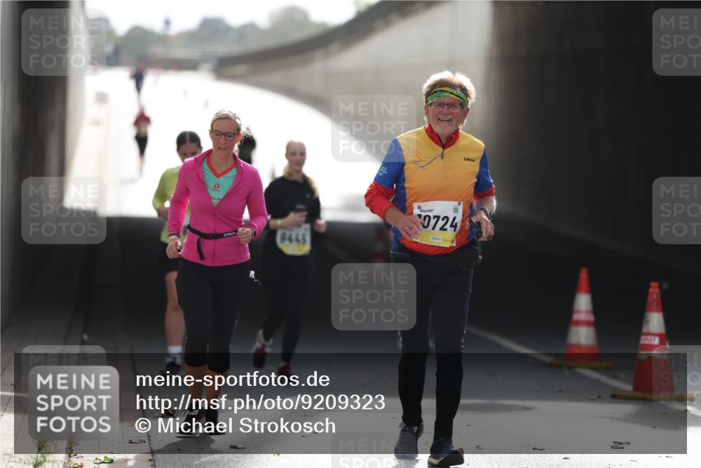 05.10.2025 - 20. swb-Marathon Bremen Michael Strokosch http://msf.ph/oto/9209323 05.10.2025 11:15:03 Laufen 9445, 9724 meine-sportfotos.de